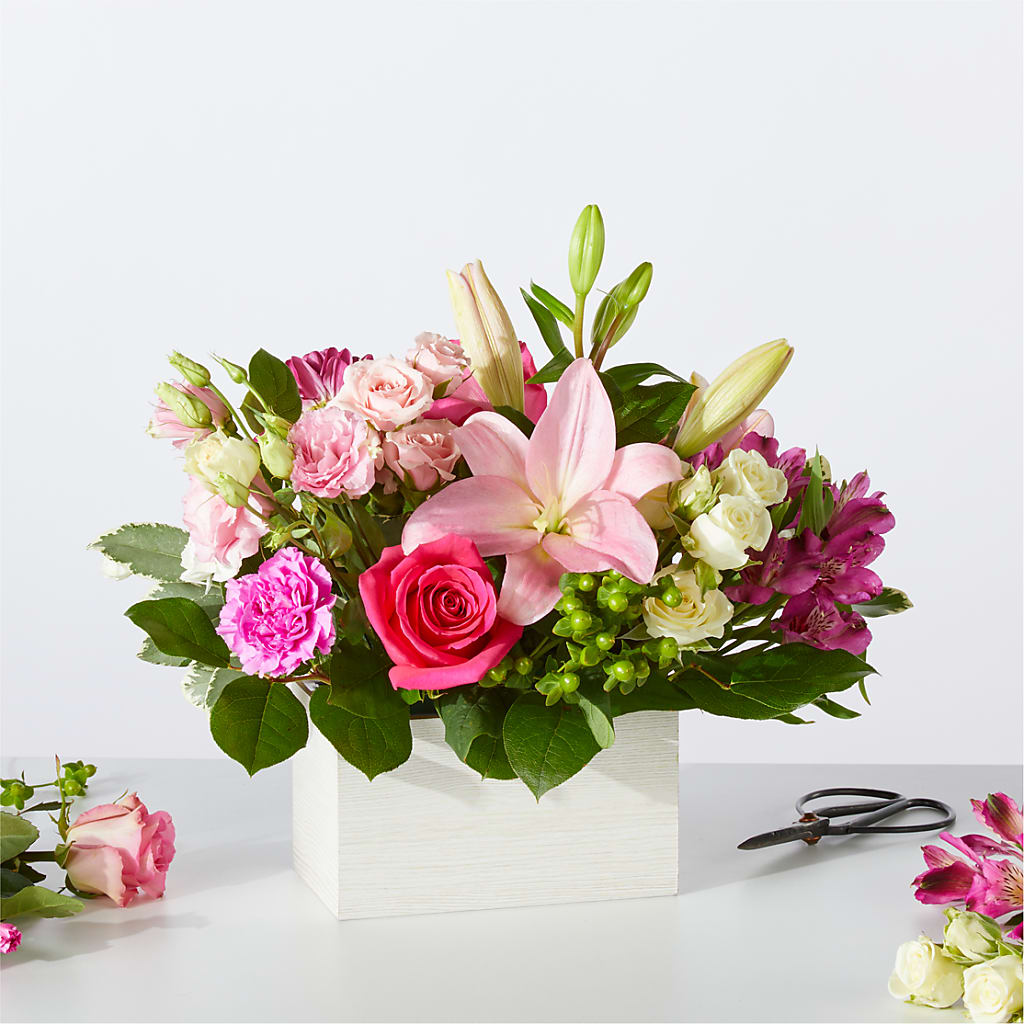 Sweetberry Box – A Florist Original – EUTAW ACCENT FLOWERS & GIFTS, Eutaw AL