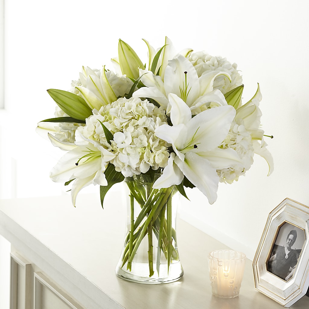 Compassionate Lily Bouquet – EUTAW ACCENT FLOWERS & GIFTS, Eutaw AL