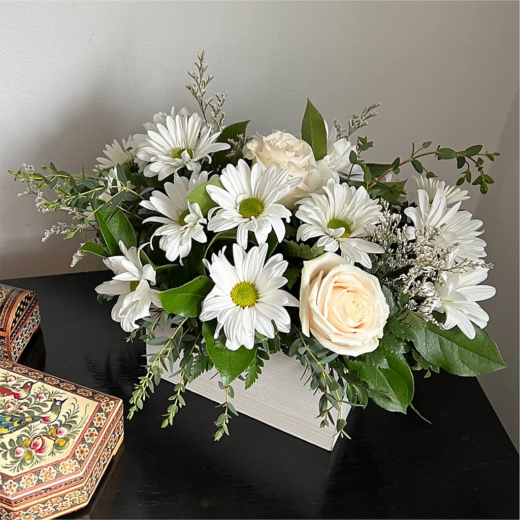 Fresh Linen Box Bouquet – EUTAW ACCENT FLOWERS & GIFTS, Eutaw AL