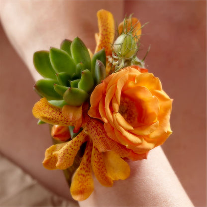 Irresistible Love Wrist Corsage – EUTAW ACCENT FLOWERS & GIFTS, Eutaw AL